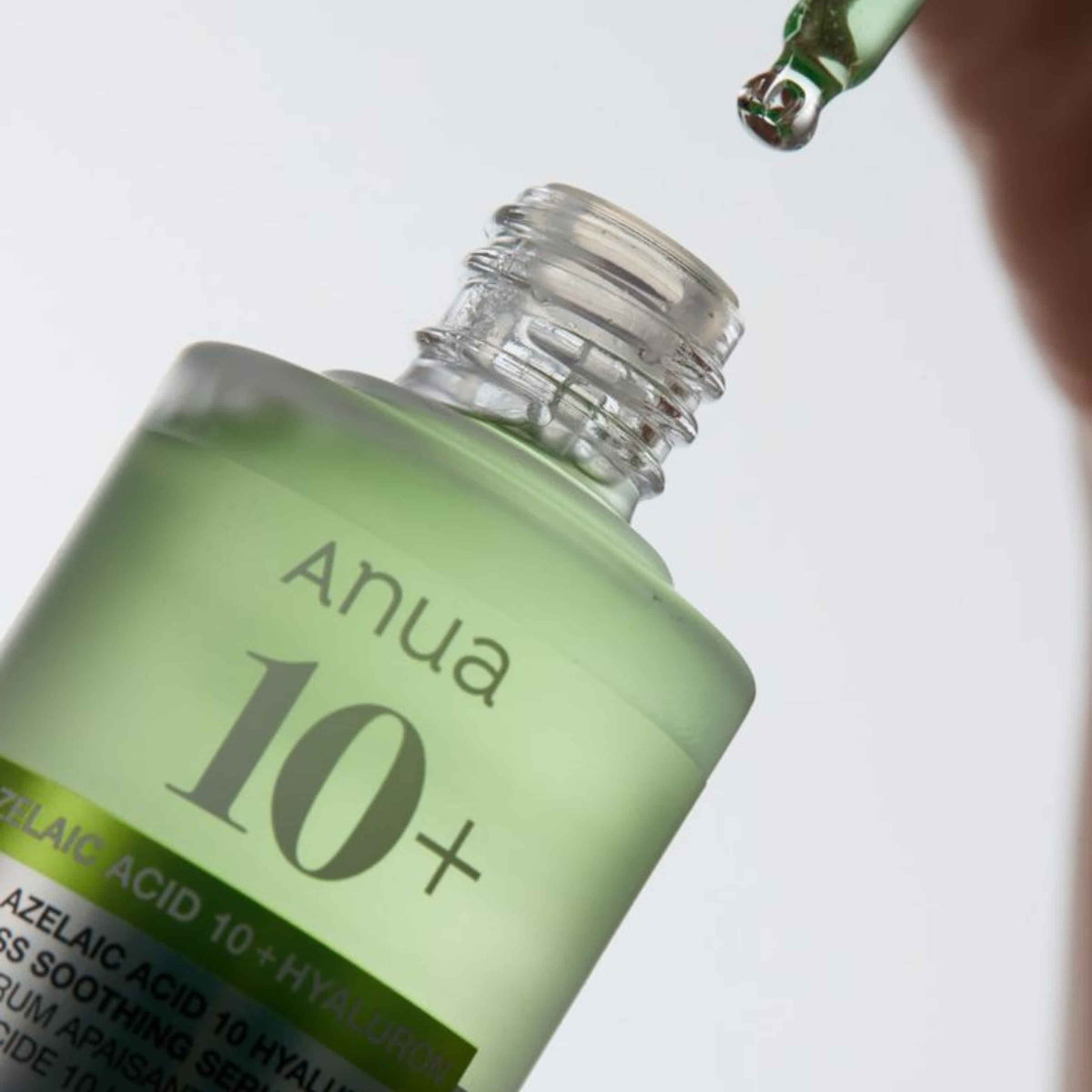 Närbild av anua azelaic acid serum