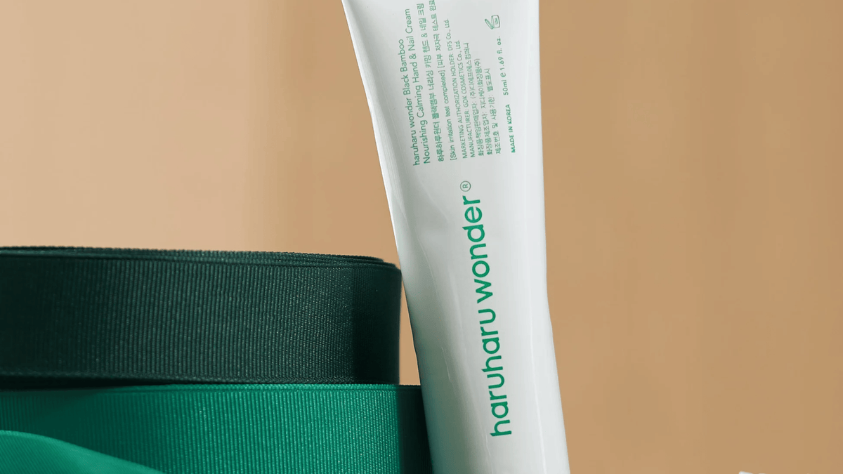 Haruharu Wonder Black Bamboo Nourishing Calming Hand & Nail Cream – återfuktande hand- och nagelkräm