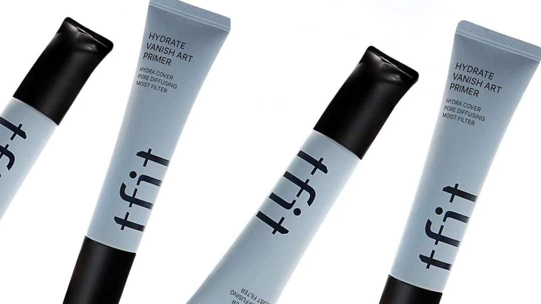 Bilden visar TIRTIRs "Mask Fit Tone Up Essence" med SPF30 PA+++. En primer i en stilren beige flaska som framhäver hudens ton och ger solskydd.