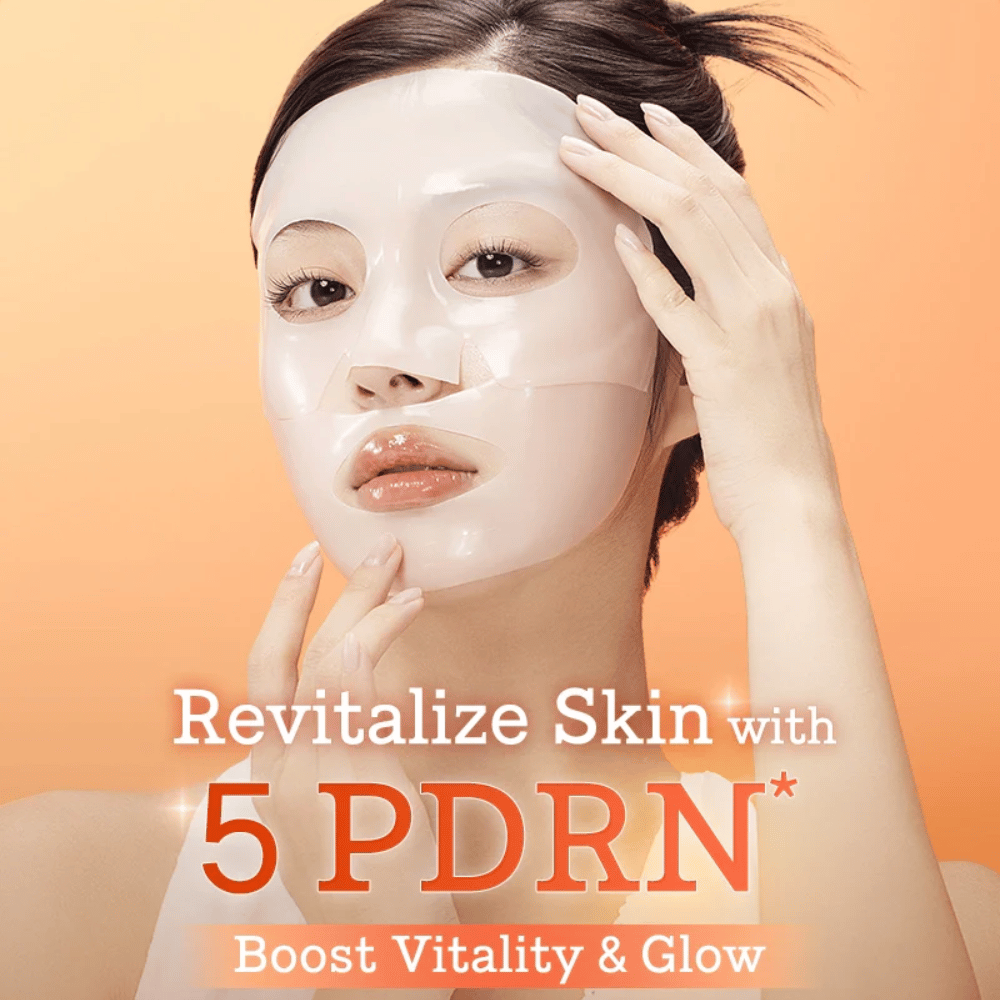 COSRX 5 PDRN Hyaluronic Acid Vital Hydrating Hydrogel Mask aangebracht op het gezicht voor gerevitaliseerde huid, verhoogde glans en intensieve hydratatie