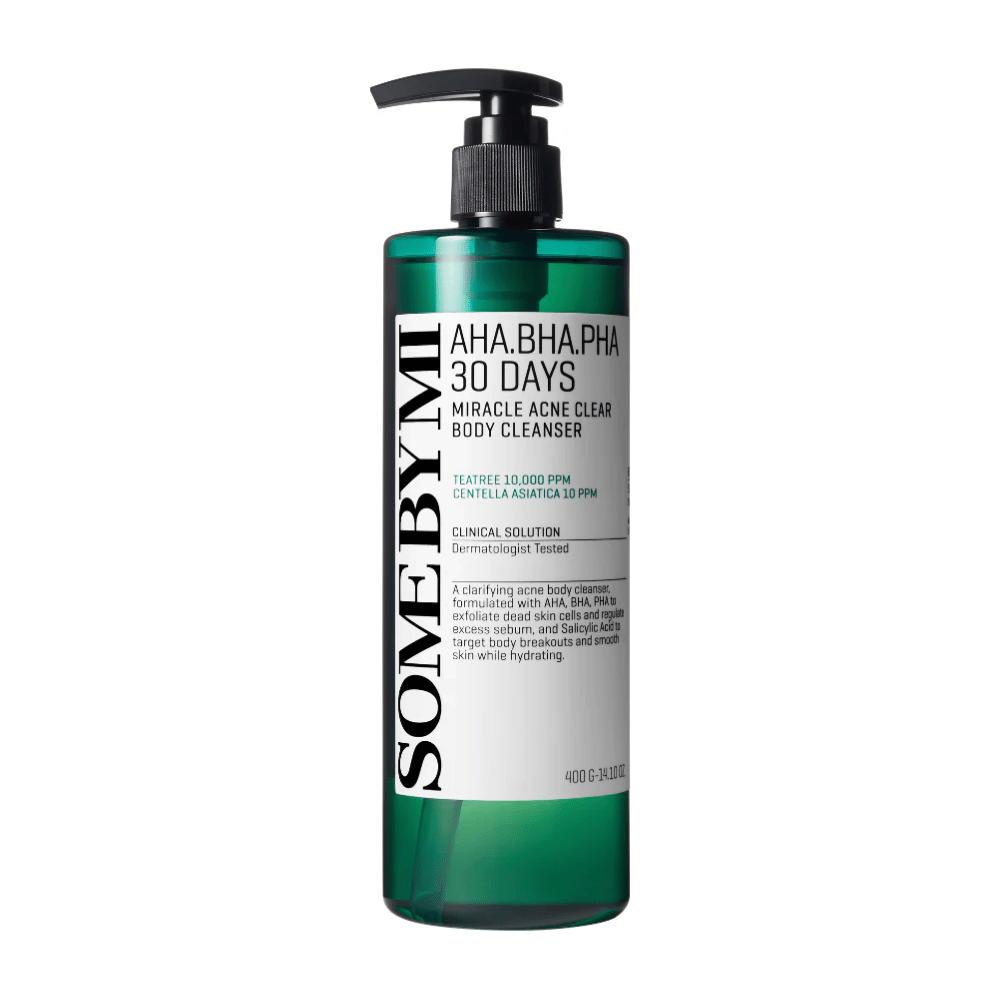Fles met SOME BY MI AHA.BHA.PHA 30 Days Miracle Acne Clear Body Cleanser. De fles is groen met een zwarte pomp en een wit etiket dat de ingrediënten en functies van het product beschrijft, inclusief AHA, BHA en PHA voor exfoliatie en acnebehandeling. De achtergrond is wit.