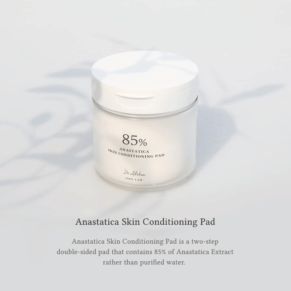 Dr. Althea 85% Anastatica Skin Conditioning Pad met 85% Anastatica-extract dat hydrateert, de huidbarrière versterkt en de huid zachter maakt.
