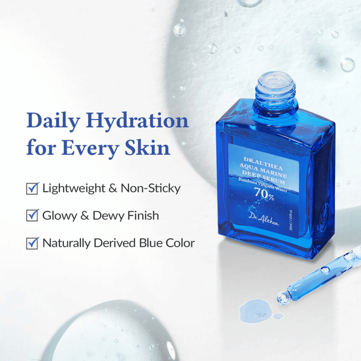 Dr. Althea Aqua Marine Deep Serum in blauwe glazen fles met pipet, lichte en niet-plakkerige formule die dagelijkse hydratatie biedt, een stralende en dauwachtige finish en natuurlijke blauwe kleur voor alle huidtypes.