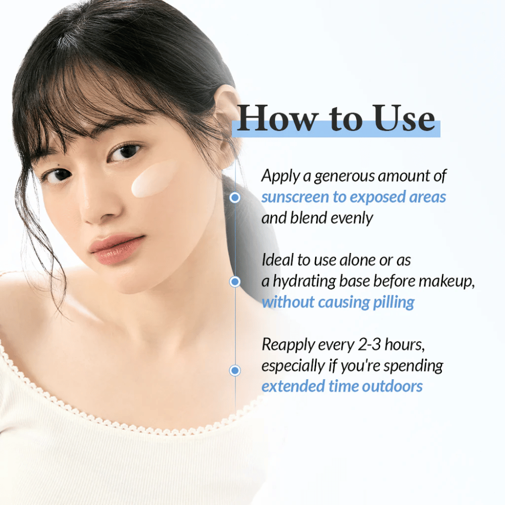 Vrouw met zonnebrandcrème op de wang laat zien hoe je het product gebruikt, met tekst die de applicatie, het gebruik onder make-up en het opnieuw aanbrengen elke 2-3 uur bij buitenactiviteiten uitlegt.