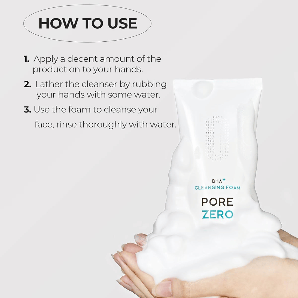 Instructiebeeld dat stap voor stap laat zien hoe Be The Skin BHA+ Pore Zero Cleansing Foam wordt gebruikt. Het product wordt samen met rijkelijk schuim getoond om de zachte en schuimende reiniging te benadrukken.
