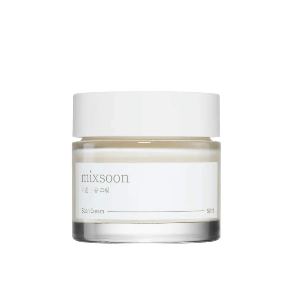Een pot met een wit deksel en etiket dat de tekst toont "mixsoon 팥 크림" en "Bean Cream" evenals de volume-indicatie "50ml". De pot is gedeeltelijk doorschijnend en bevat een witte crème. Het ontwerp is eenvoudig en modern met een schone witte achtergrond die het product accentueert.