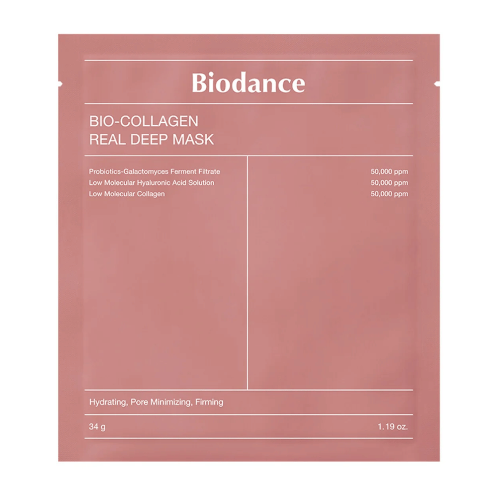 De afbeelding toont Bio-Collagen Real Deep Mask uit Biodance, verpakt in zacht roze. De tekst beschrijft ingrediënten zoals probiotica, galactomyces fermentfiltraat, hyaluronzuur en collageen, met effecten zoals hydratatie, porieverkleining en stevigheid.