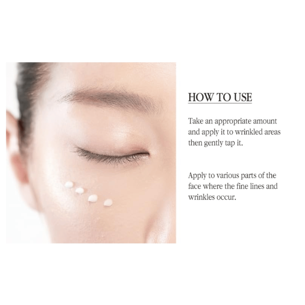 Pyunkang Yul Black Tea Time Reverse Eye Cream wordt voorzichtig rond de ogen aangebracht om fijne lijntjes te verzorgen en de huid een gladdere uitstraling te geven.