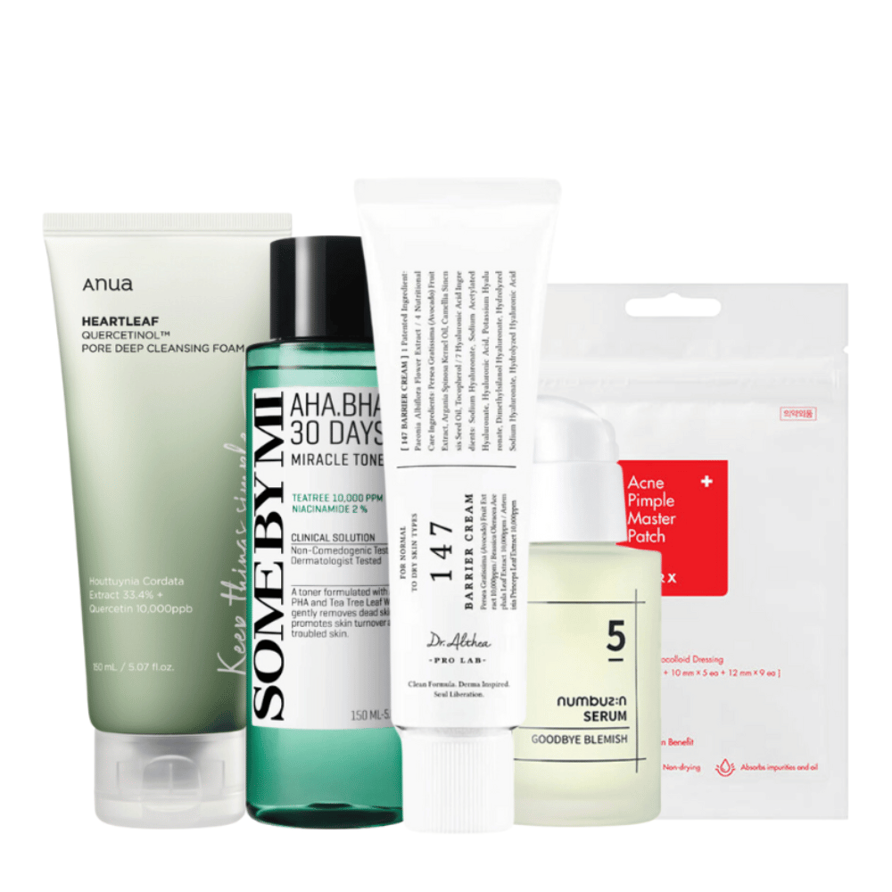 
Een collectie huidverzorgingsproducten bedoeld om puistjes en acne te bestrijden. De set bevat Anua Heartleaf Quercetin+ Pore Deep Cleansing Foam, SOME BY MI AHA.BHA.PHA 30 Days Miracle Toner, Dr. Althea Pro Lab 5 Numbuzin Serum, en Acne Pimple Master Patch. Deze producten zijn speciaal geformuleerd om de probleemhuid te kalmeren, te verhelderen en te behandelen, en om effectief de zichtbaarheid van puistjes en poriën te verminderen.