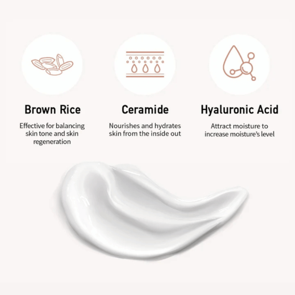 Close-up van zonnebrandcrèmeformule samen met illustraties en uitleg van drie belangrijke ingrediënten: bruine rijst voor een egale huidtint, ceramiden voor voeding en hyaluronzuur voor vocht.