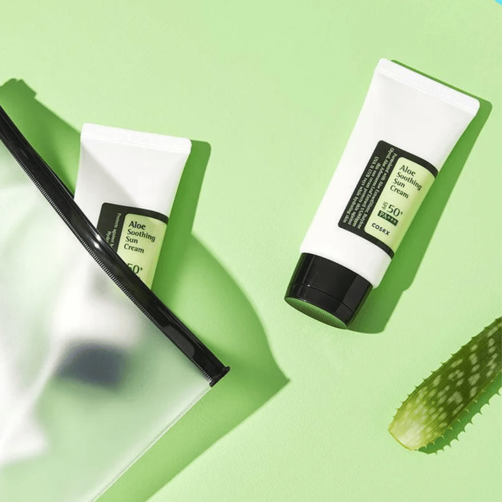 COSRX Aloe Soothing Sun Cream SPF50+ PA+++ – hydraterende zonnebrandcrème met aloë vera voor dagelijkse UV-bescherming, getoond met reisformaat
