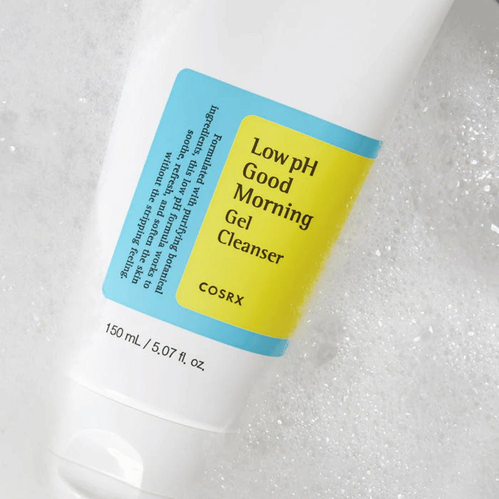 COSRX Low pH Good Morning Gel Cleanser 150ml – milde gezichtsreiniger met een lage pH voor de gevoelige huid, getoond met schuim.