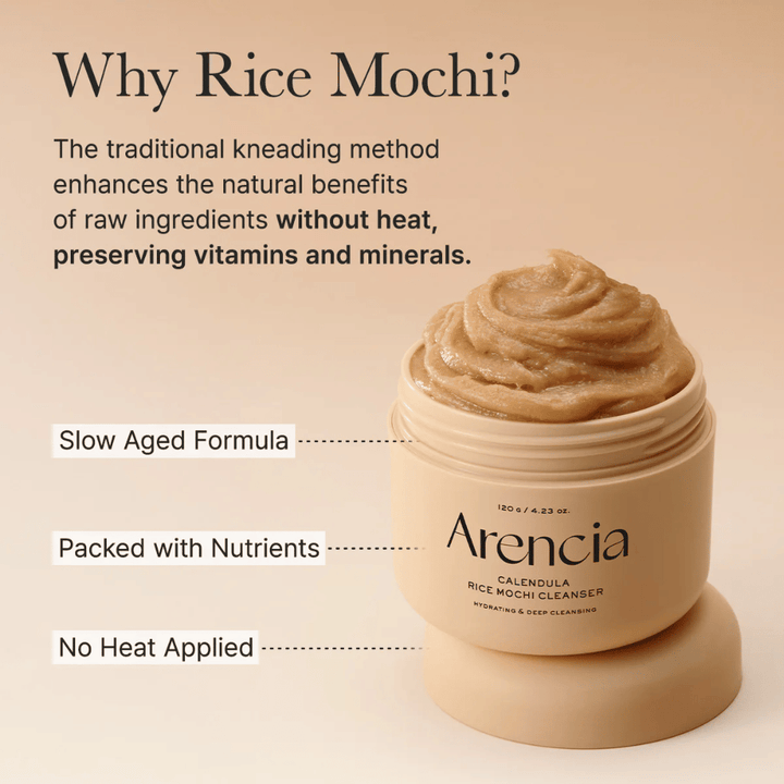 Arencia Calendula Rice Mochi Cleanser med beskrivning av dess kallknådade formula som bevarar vitaminer och mineraler för näringsrik hudvård.