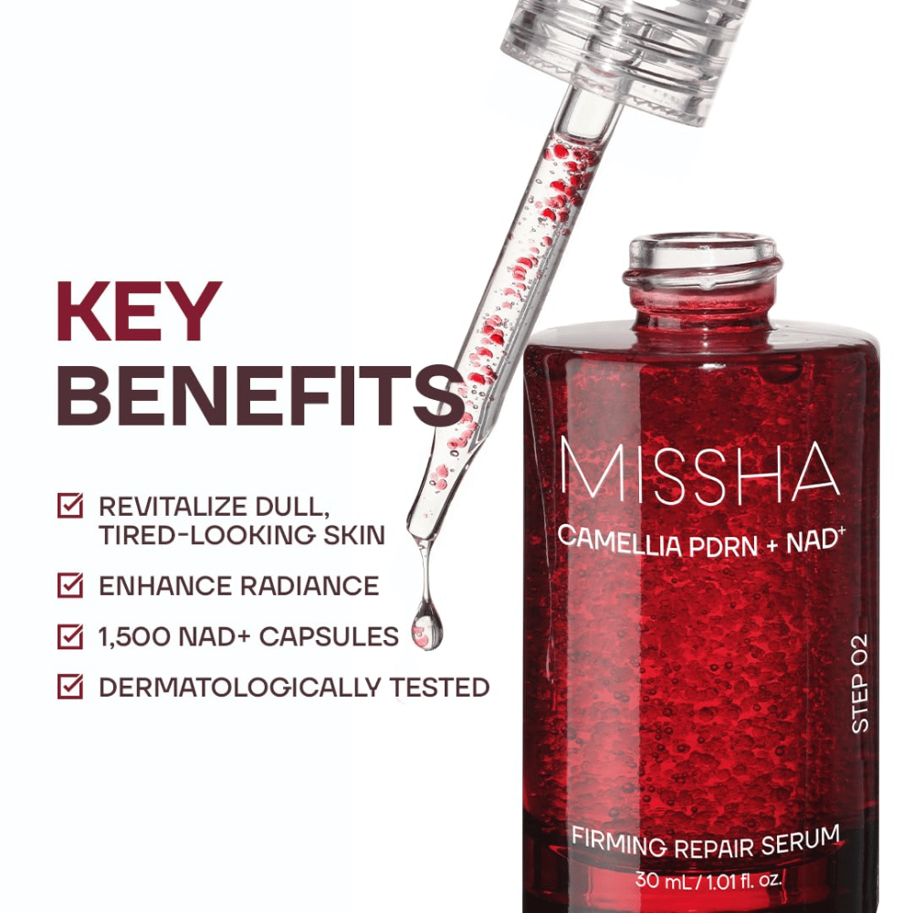 5. MISSHA Camellia PDRN NAD+ Firming Repair Serum – rode serumfles met pipet en zichtbare capsules, evenals de belangrijkste voordelen van het product