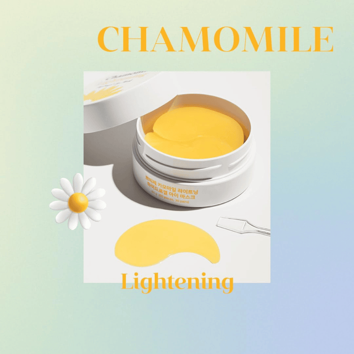 Campagnebeeld van PETITFEE Chamomile Lightening Hydrogel Eye Mask met gele hydrogel-patches en een kamillethema dat het brightening- en glow-effect voor de oogzone benadrukt.