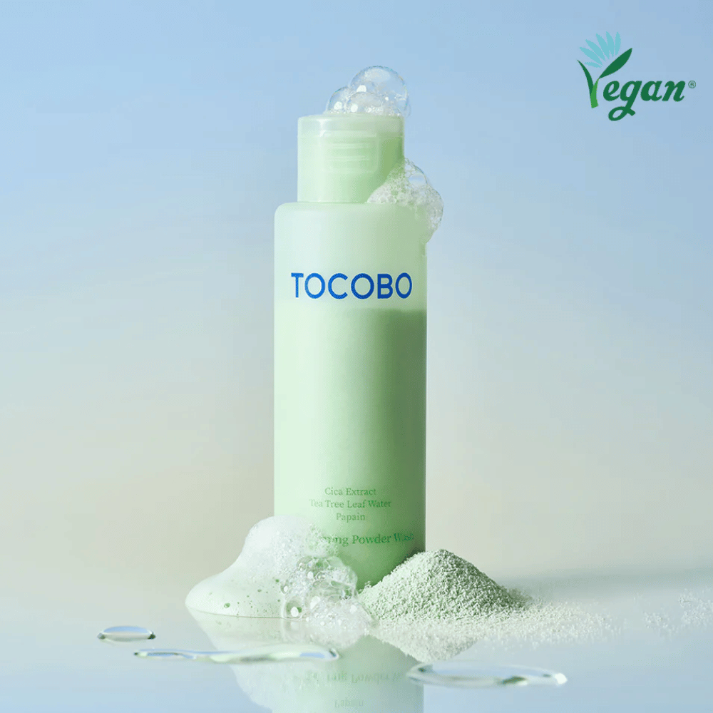 TOCOBO Cica Calming Powder Wash die licht schuimt en vuil verwijdert terwijl de huid wordt gekalmeerd.