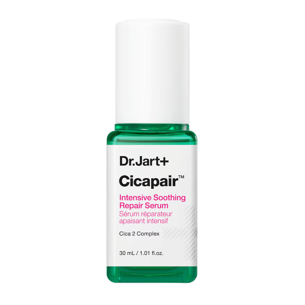 Dr.Jart+ Cicapair Intensive Soothing Repair Serum, 30 ml fles. De fles heeft een witte dop met een groene onderkant en een etiket met de tekst "Cicapair Intensive Soothing Repair Serum" en "Cica 2 Complex".