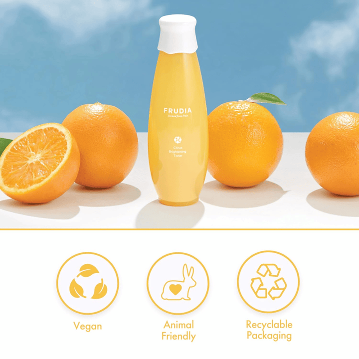 FRUDIA Citrus Brightening Toner met sinaasappels – verhelderende Koreaanse toner met citrus, vitamine C en fruitextracten die de huidtint egaliseren en natuurlijke glans geven.