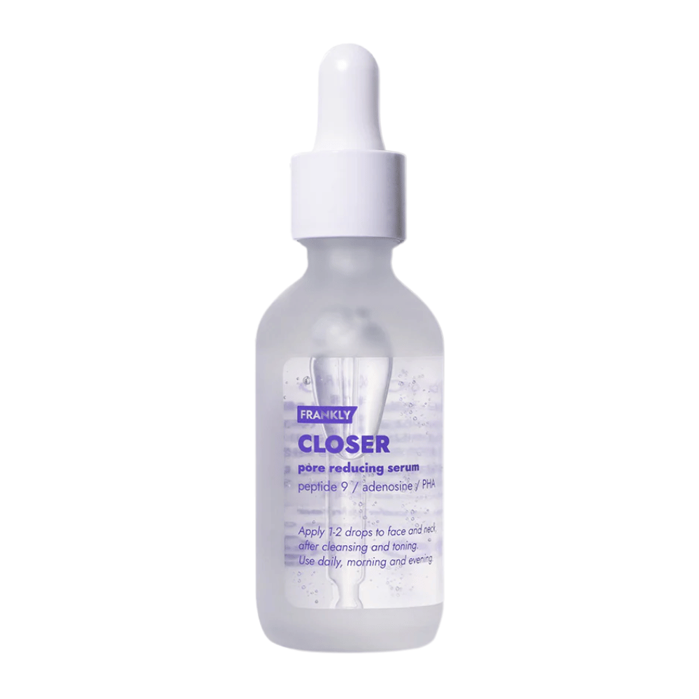 Productafbeelding van FRANKLY Closer Pore Reducing Serum in een glazen flesje met pipet. Een serum dat poriën verfijnt en stevigere, helderdere huid geeft.