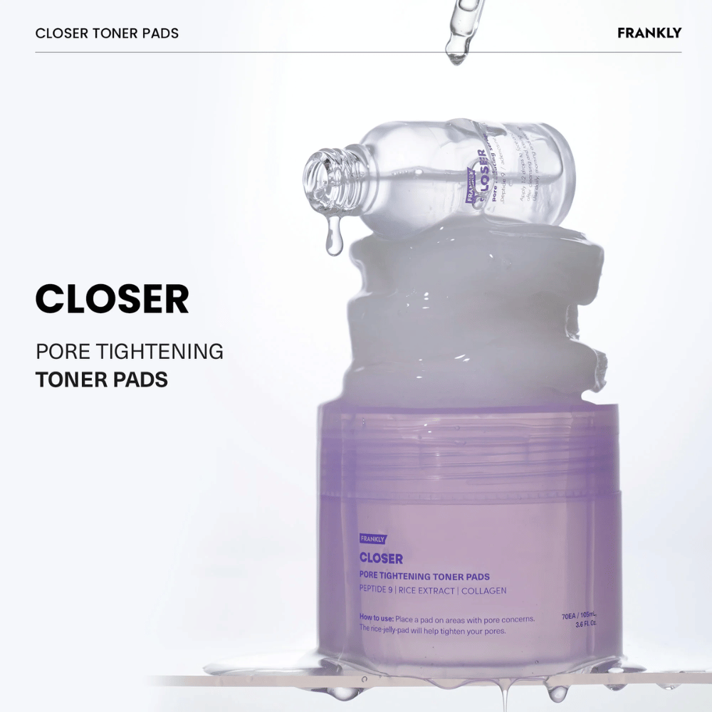 FRANKLY Closer Toner Pads met toner die druppelt. Toont het product gevuld met hydraterende essence voor porieverfijning en verfriste huid.