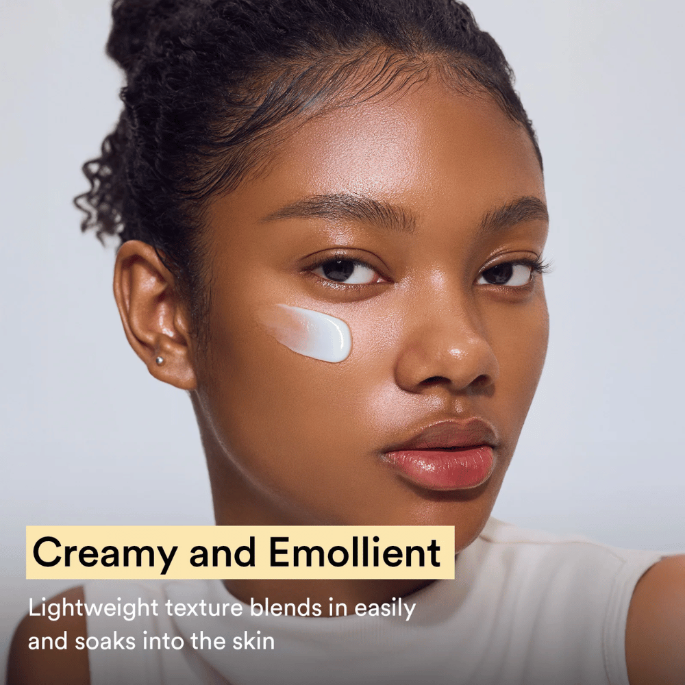 Vrouw met Abib Collagen Eye Crème op de wang. Het product heeft een zijdezachte textuur die snel wordt geabsorbeerd en de huid glad maakt.