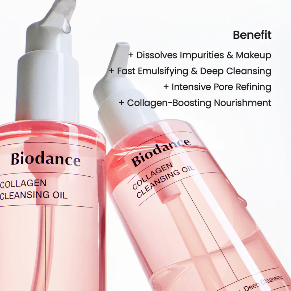 Twee flessen van Biodance Collagen Cleansing Oil met roze getinte vloeistof en witte pomp, opgesteld tegen een lichte achtergrond. De tekst somt voordelen op zoals diepe reiniging, make-up verwijdering en collageenondersteuning.