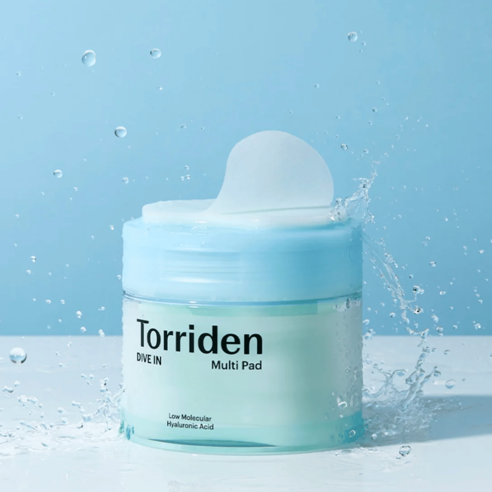 Torriden "DIVE IN Multi Pad" met waterdruppels in de lucht tegen een blauwe achtergrond.