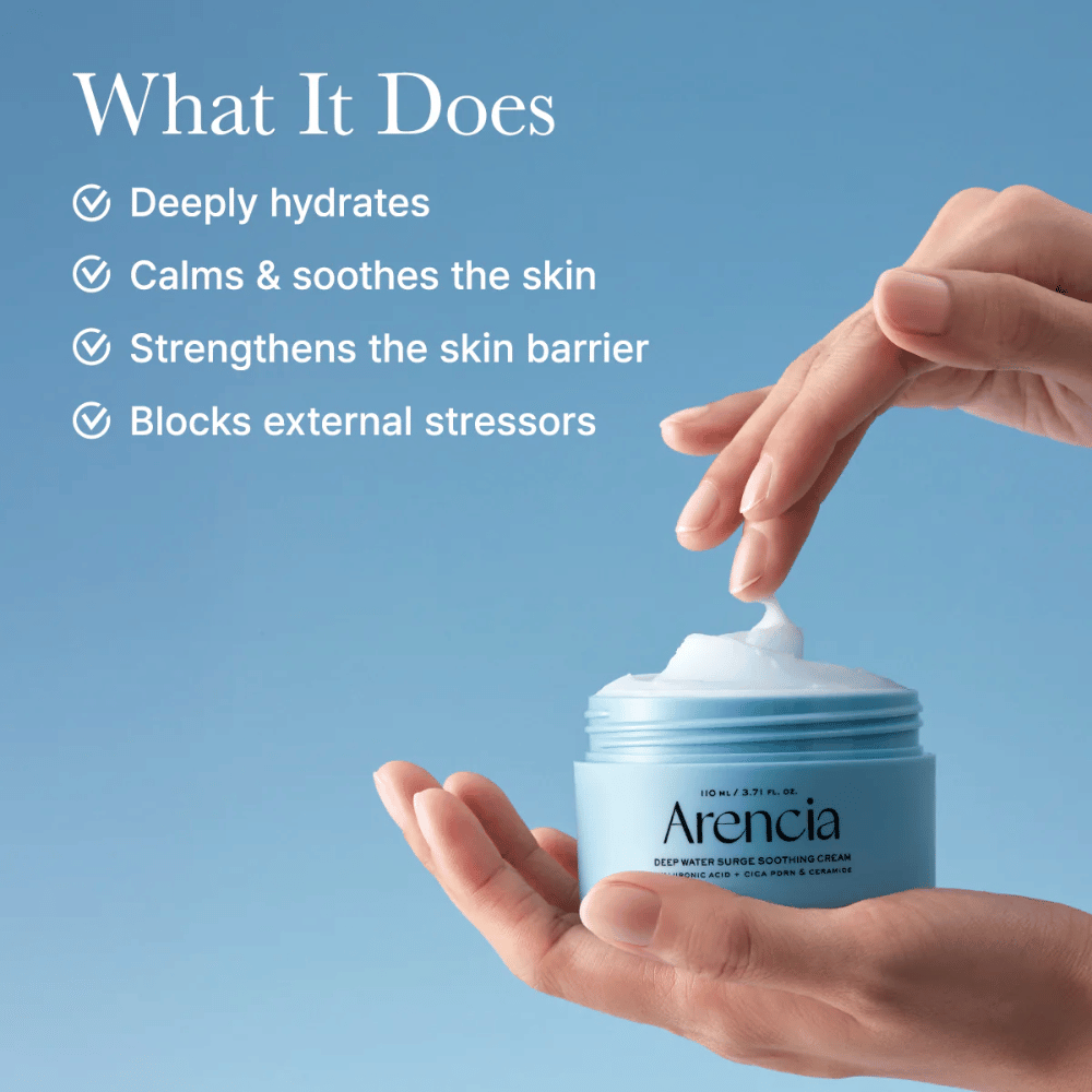 Toepassing van Arencia Deep Water Surge Soothing Cream - lichte gelcrème met hyaluronzuur en ceramiden die snel wordt geabsorbeerd zonder plakkerig aan te voelen.