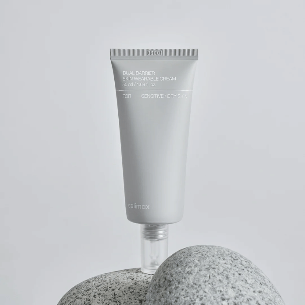 Celimax Dual Barrier Skin Wearable Cream op steen, hydraterende gezichtscrème ontwikkeld voor gevoelige en droge huid met focus op huidbarrière en comfort.