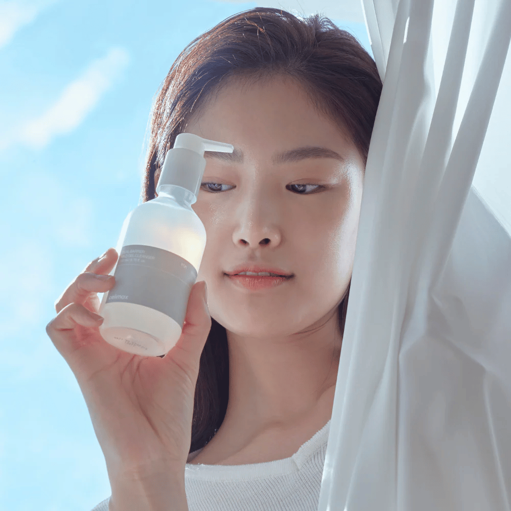 Celimax Dual Barrier Mild Gel Cleanser in gebruik – milde Koreaanse gezichtsreiniger die de huidbarrière versterkt en geschikt is voor de gevoelige huid.