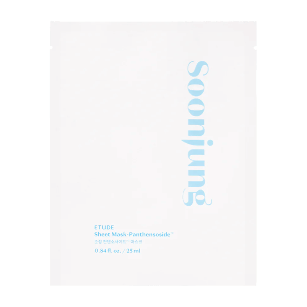 Een minimalistische witte verpakking van ETUDE Soon Jung Panthensoside Sheet Mask. De tekst is in een lichtblauwe tint en de grootte wordt aangegeven als 0.84 fl. oz. / 25 ml.