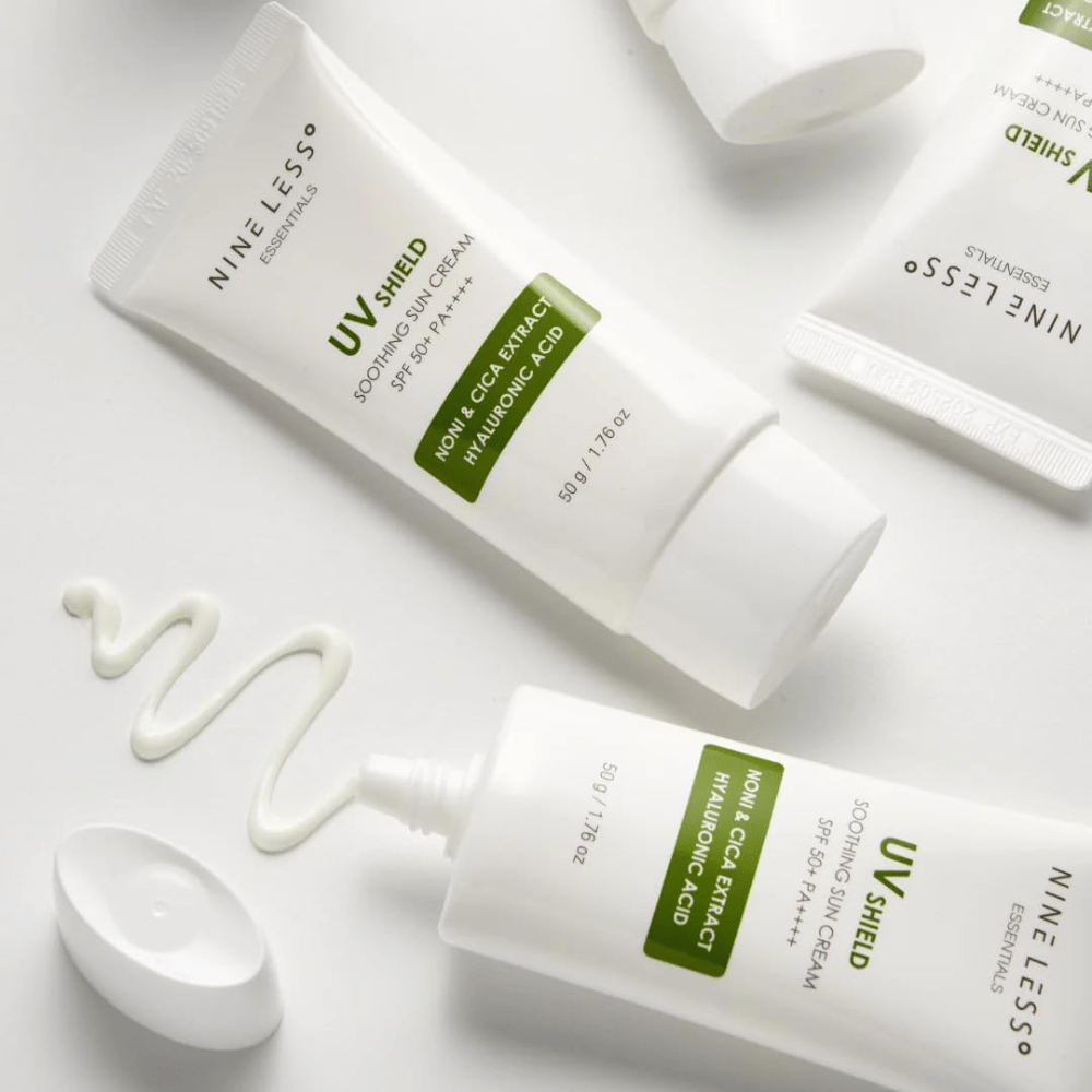 NINE LESS Essentials UV Shield Soothing Sun Cream SPF 50+ PA++++ met noni, cica en hyaluronzuur die de huid hydrateert en beschermt tegen UVA- en UVB-stralen.