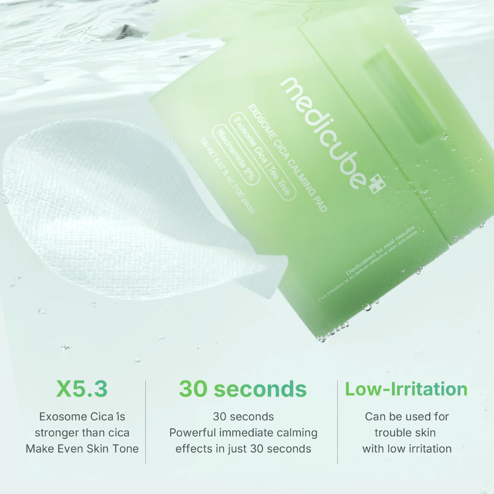 Medicube Exosome Cica Calming Pads onder water, met Voordelen: 5,3x sterker dan cica, effect in 30 seconden, lage irritatie.