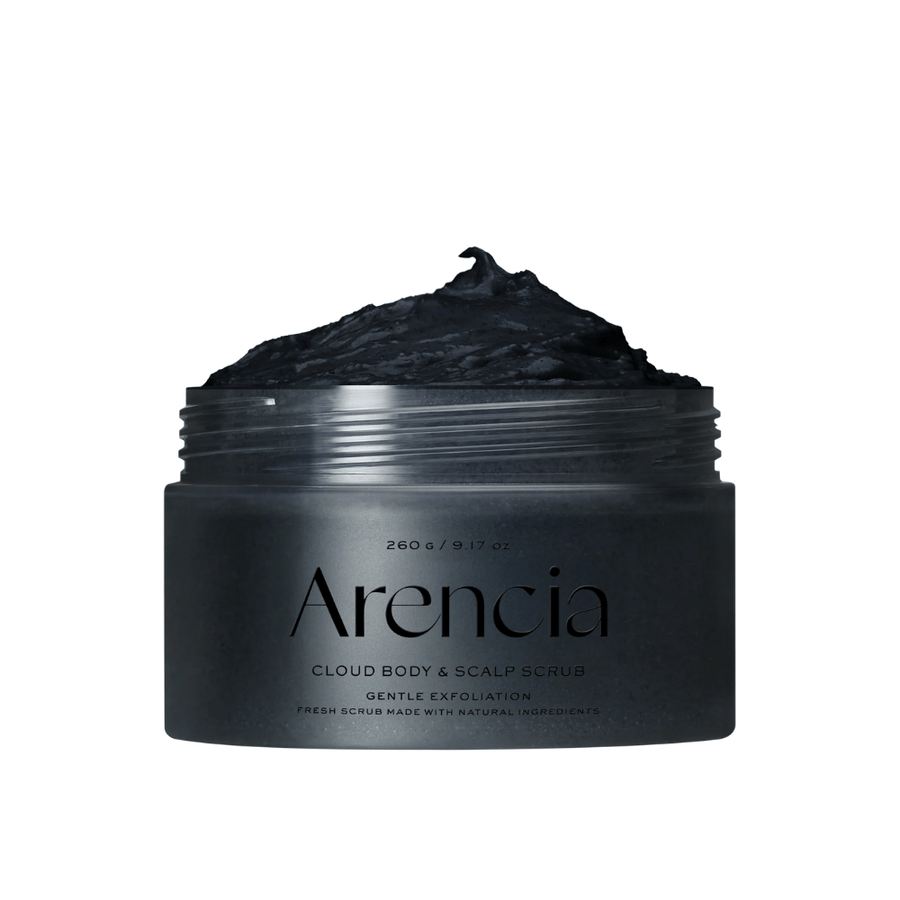 Arencia Cloud Body & Scalp Scrub met zwarte exfoliërende textuur in open pot, lichaamsscrub en hoofdhuid scrub die zacht exfolieert en reinigt.