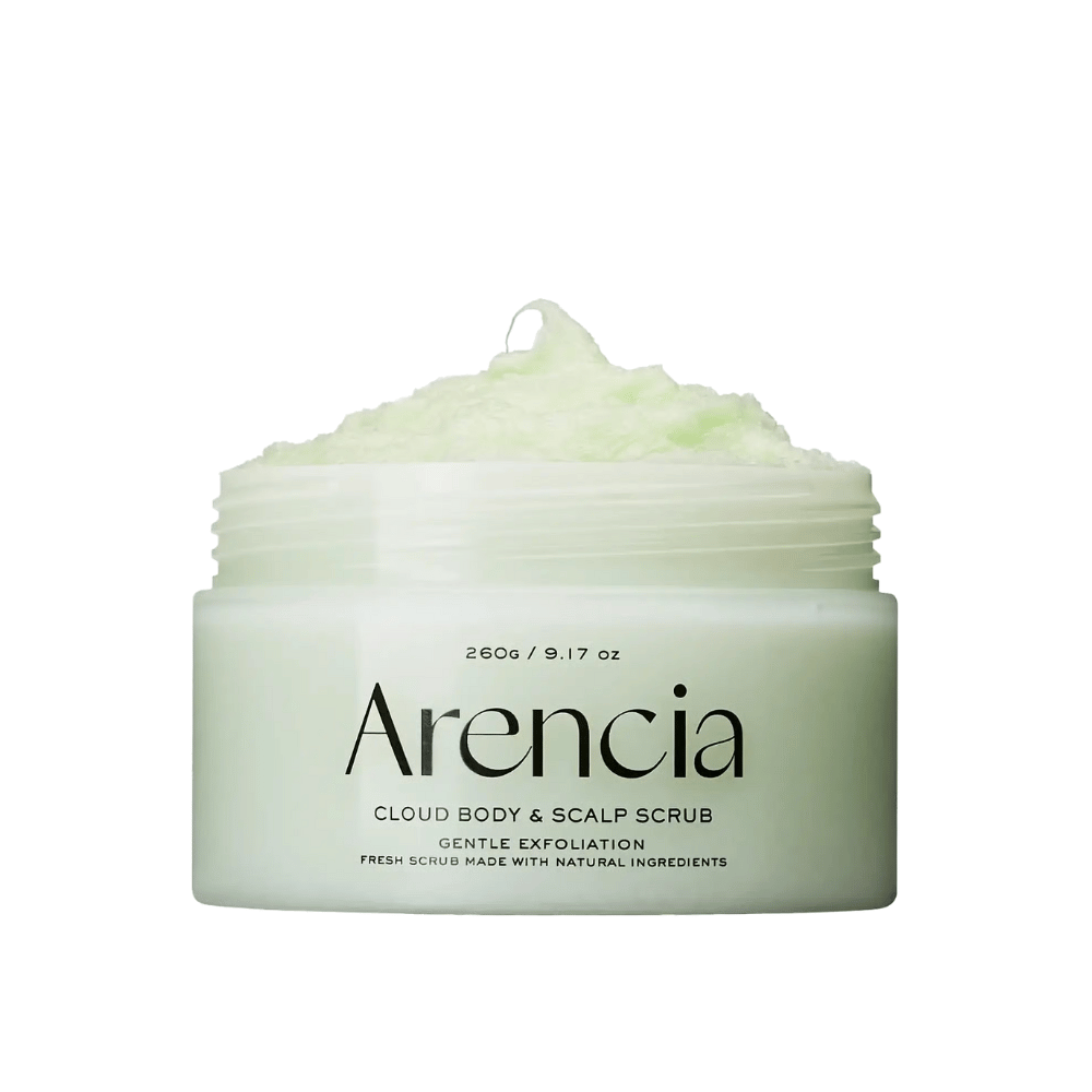 Arencia Fresh Cloud Body & Scalp Scrub in een open pot op een witte achtergrond. Romige lichaamsscrub die zacht exfolieert, de huid hydrateert en een zachte, frisse gevoel geeft.