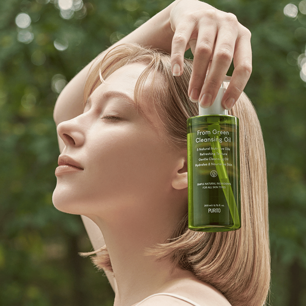 Purito From Green Cleansing Oil is perfect voor dagelijks gebruik en geschikt voor alle huidtypes, zelfs de gevoelige huid. Met vijf natuurlijke, voedzame oliën reinigt het de huid diep zonder een vettig gevoel achter te laten, terwijl het hydrateert en verzorgt.