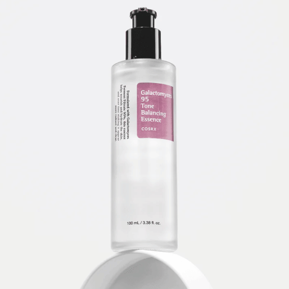 Fles met COSRX Galactomyces 95 Tone Balancing Essence staand op een witte achtergrond. De essence hydrateert en versterkt de huidbarrière met 95% gefermenteerd filtraat.