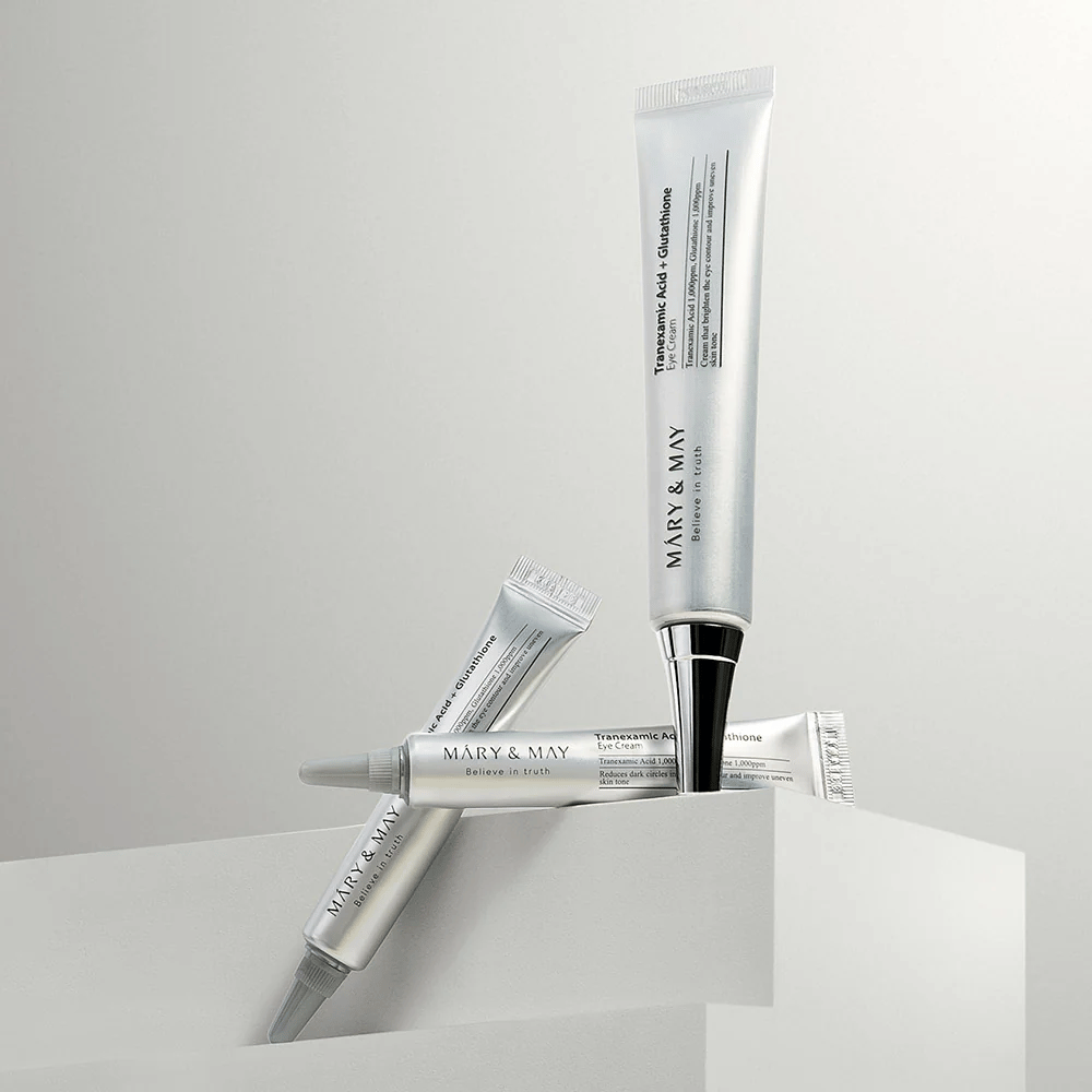 Mary&May Tranexamic Acid + Glutathione Eye Cream opgesteld in studio, Koreaanse eye cream die tranexaminezuur en glutathion combineert voor een helderdere blik.