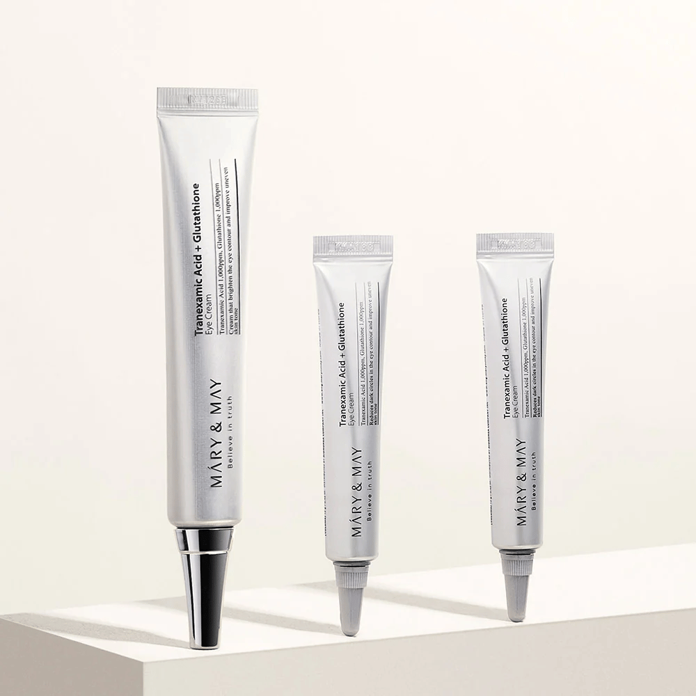 Eye cream van Mary&May met tranexaminezuur en glutathion in verschillende maten, ontwikkeld om pigmentatie te verminderen en een helderdere huid rondom de ogen te geven.