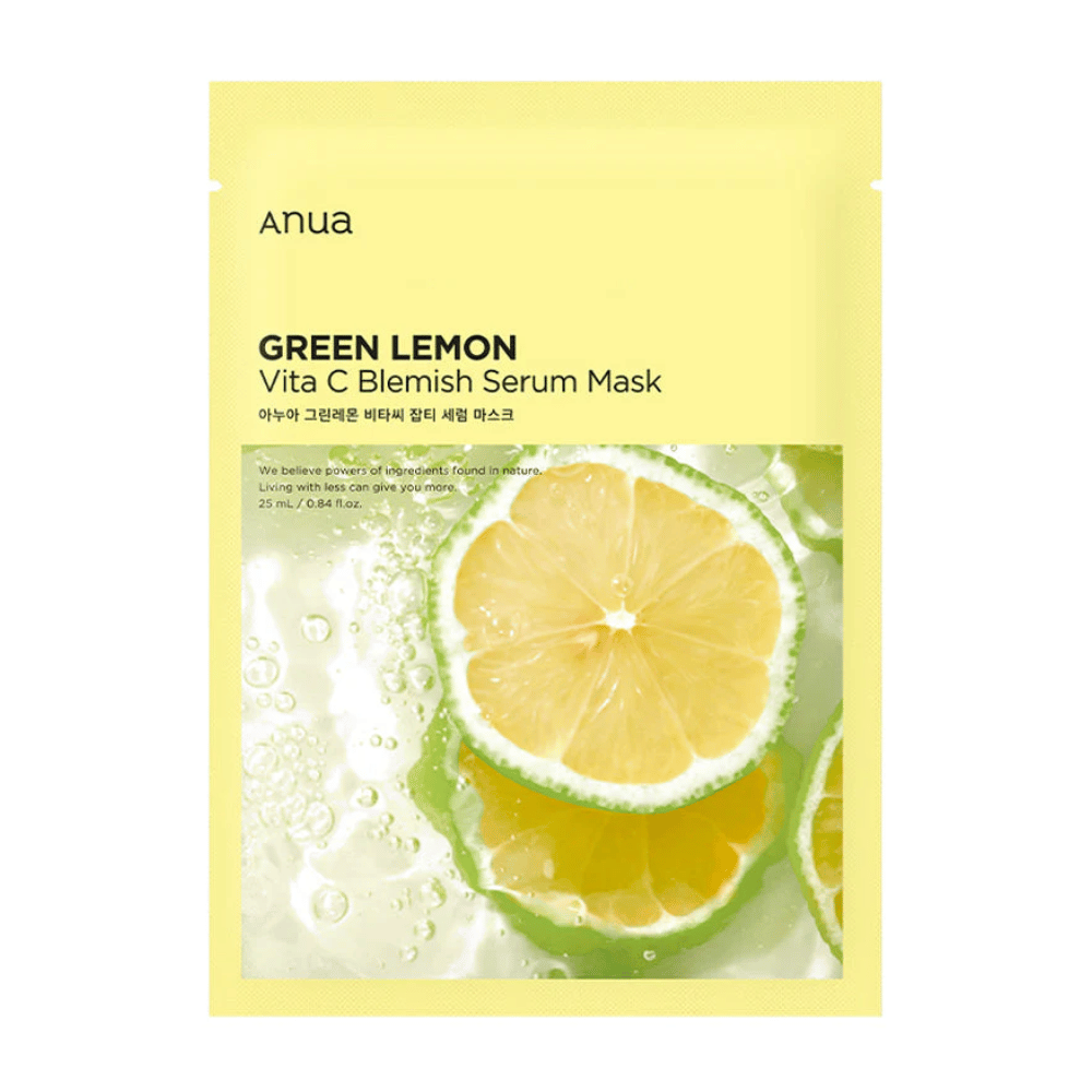 De verpakking van Anua Green Lemon Vita C Blemish Serum Mask benadrukt een helder beeld van een schijfje citroen met waterdruppels tegen een lichtgele achtergrond. De tekst beschrijft de natuurlijke ingrediënten en huidverzorgingseigenschappen.