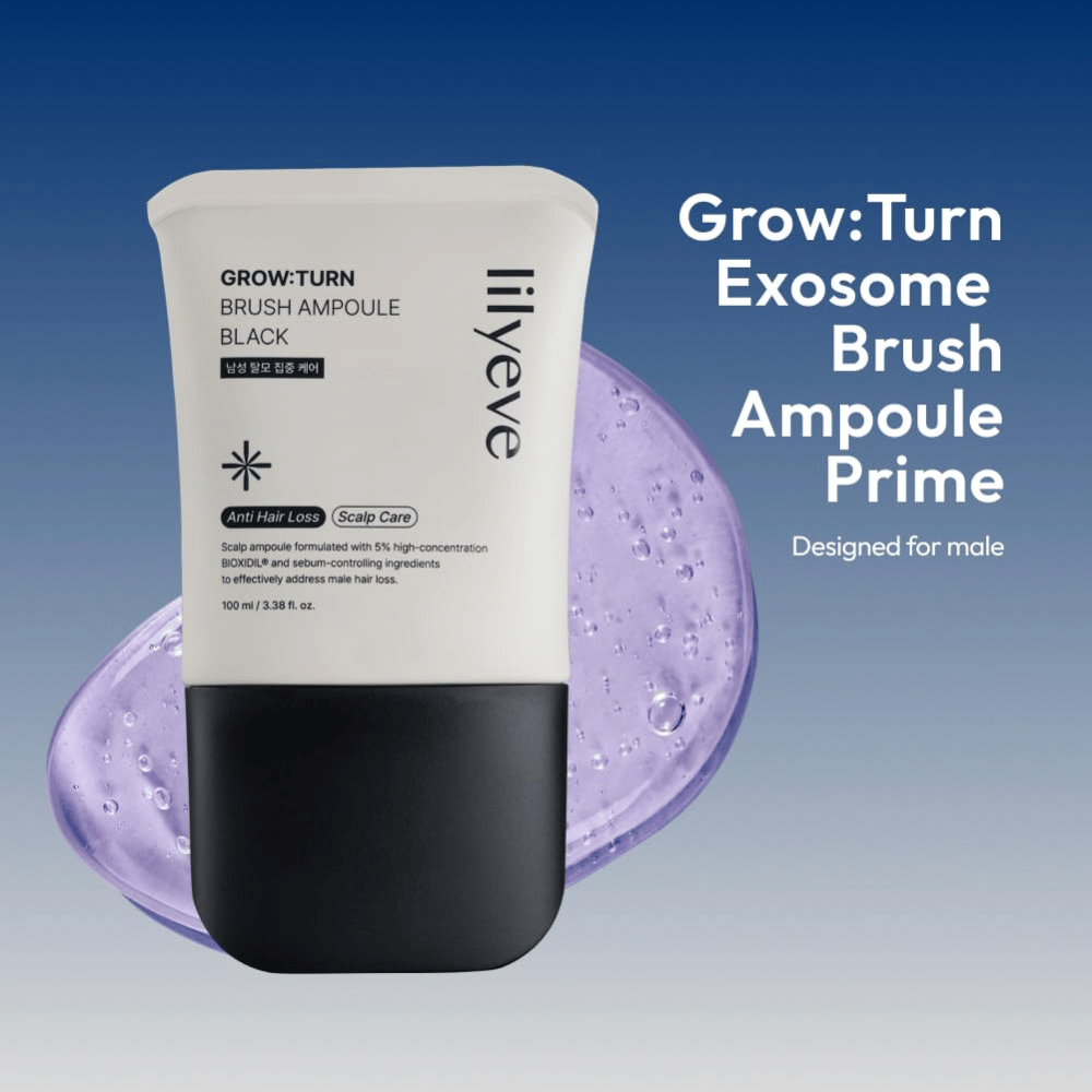 Close-up van LILYEVE Grow:Turn Exosome Brush Ampoule Prime met decoratieve serumdruppels en de unieke borstelapplicator. De afbeelding benadrukt het eenvoudige aanbrengen direct op de hoofdhuid en gerichte verzorging van de haarwortels.