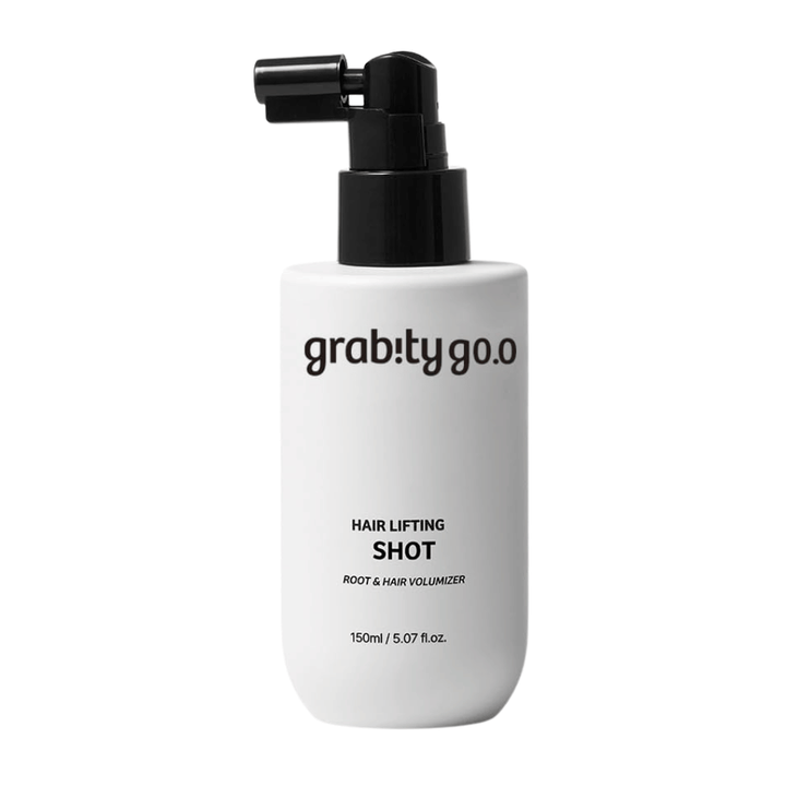 Grabity Hair Lifting Shot Root & Hair Volumizer in een stijlvolle witte sprayfles. Een volumegevend haarproduct ontwikkeld om de haarwortels te liften, het haar voller te maken en styling te vergemakkelijken.