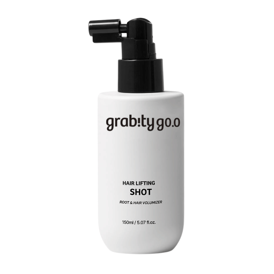 Grabity Hair Lifting Shot Root & Hair Volumizer in een stijlvolle witte sprayfles. Een volumegevend haarproduct ontwikkeld om de haarwortels te liften, het haar voller te maken en styling te vergemakkelijken.