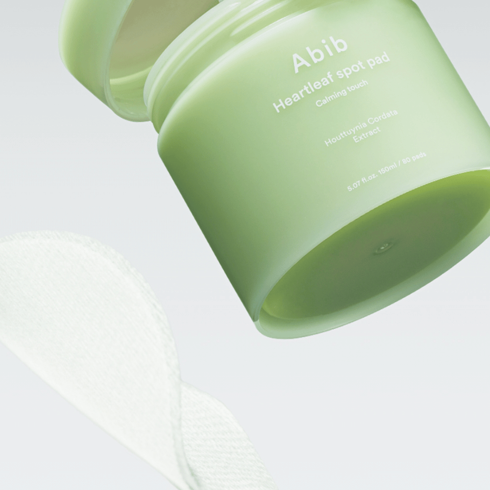 Pot met Abib Heartleaf Spot Pad Calming Touch, bevat Houttuynia Cordata-extract.