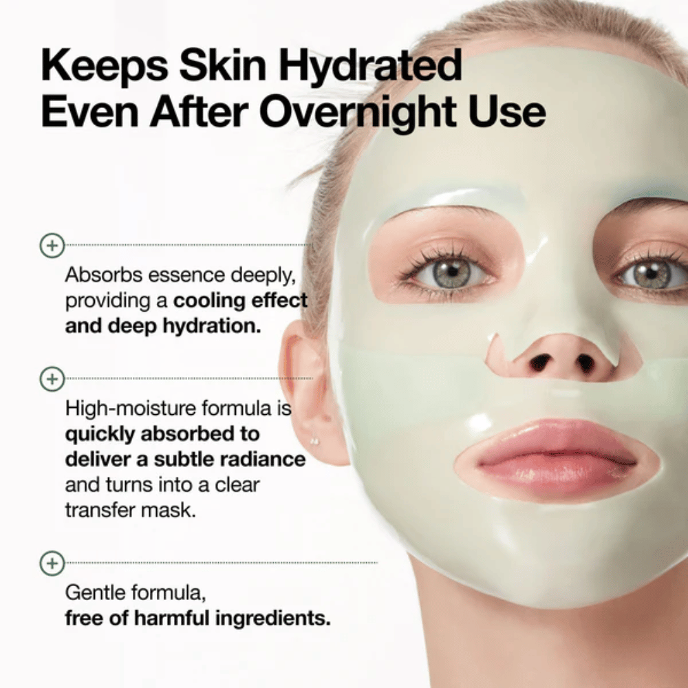 Close-up van een model dat het hydrogelmasker gebruikt. De tekst benadrukt dat het masker de huid helpt vocht vast te houden, zelfs na gebruik gedurende de nacht. De afbeelding belicht een verkoelend gevoel, diepe hydratatie, meer glans en een milde formulering zonder onnodig irriterende ingrediënten.