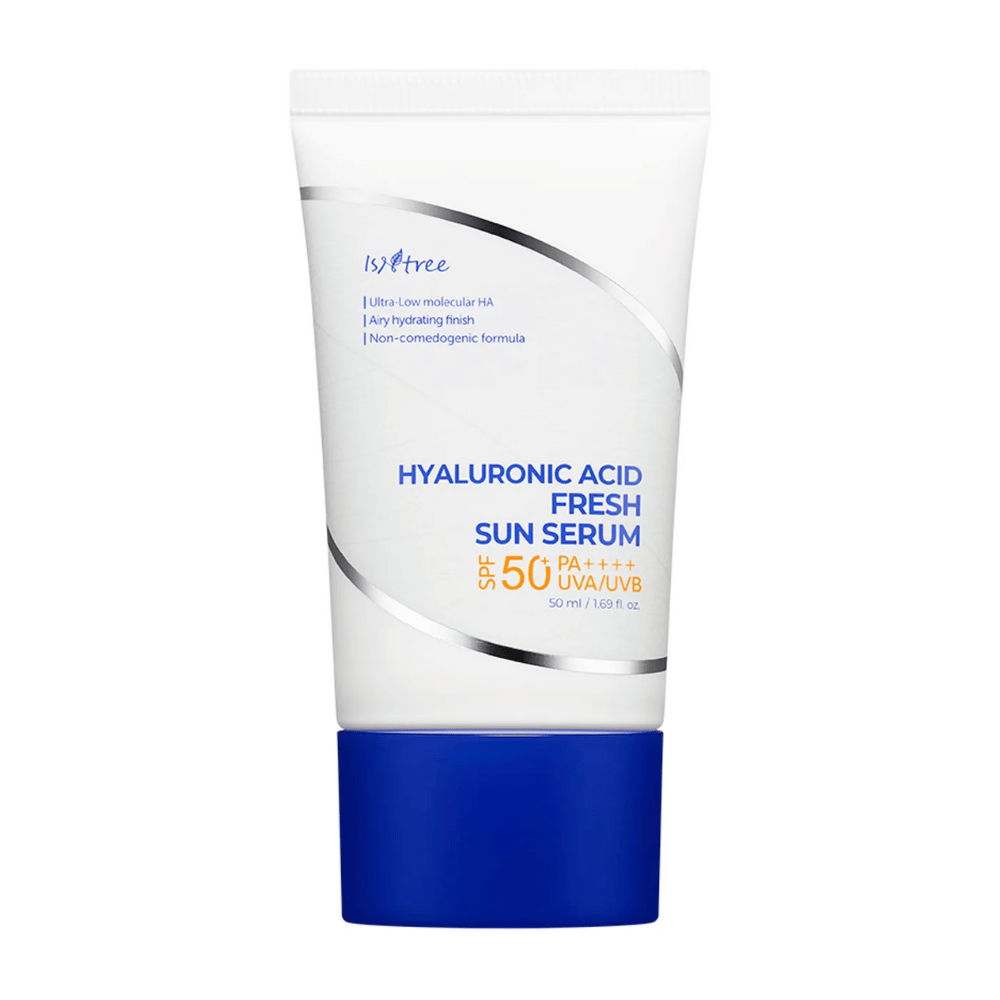 Isntree Hyaluronic Acid Fresh Sun Serum met SPF50+ PA++++ is een zonnebescherming die effectief beschermt en intens hydrateert dankzij hyaluronzuur met laag molecuulgewicht. Lichte, niet-comedogene formule die snel wordt opgenomen en geschikt is voor de gevoelige huid.