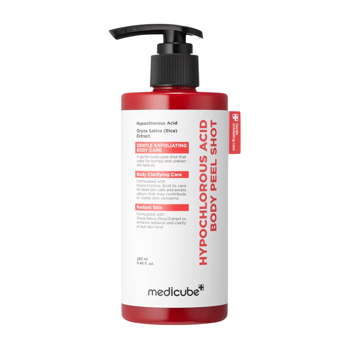 Vrijstaande productafbeelding van Medicube Hypochlorous Acid Body Peel Shot in een rode pompfles voor exfoliërende lichaamsverzorging en hydratatie van ruwe huid.