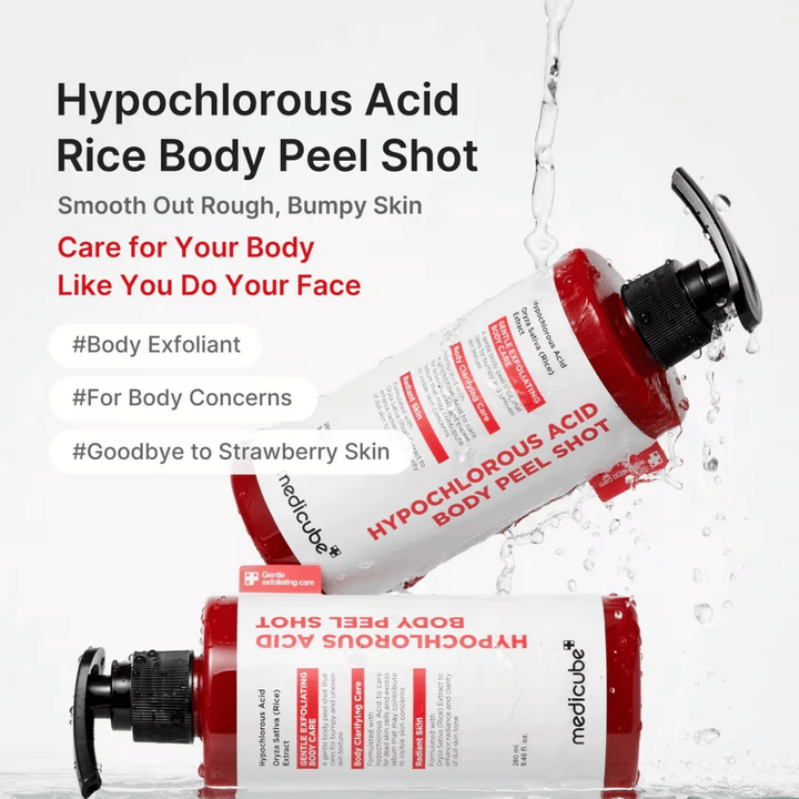 Campagneafbeelding voor Medicube Hypochlorous Acid Body Peel Shot met watereffect en focus op lichaamsexfoliatie voor aardbeienhuid, ongelijke huidtextuur en droge zones.