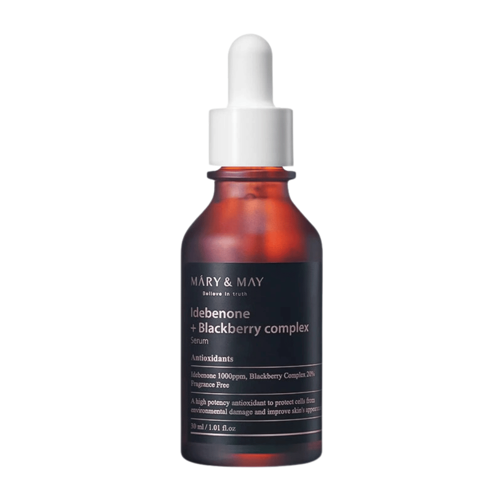 Afbeelding van MARY & MAY Idebenone + Blackberry Complex Serum in een elegante, donkere glazen fles. Het serum bevat 1000 ppm idebenon en 20% bramencomplex, wat krachtige antioxidanten levert om de huid te beschermen tegen milieuschade en het uiterlijk te verbeteren. Het ontwerp van de fles benadrukt de kwaliteit en effectiviteit van het product.