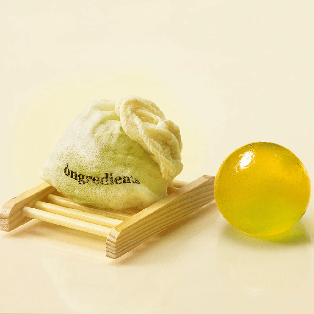 Ongredients Jeju Cica Cleansing Ball – vaste reiniging met stoffen zak, zacht voor de huid en gemaakt met plantaardige ingrediënten.